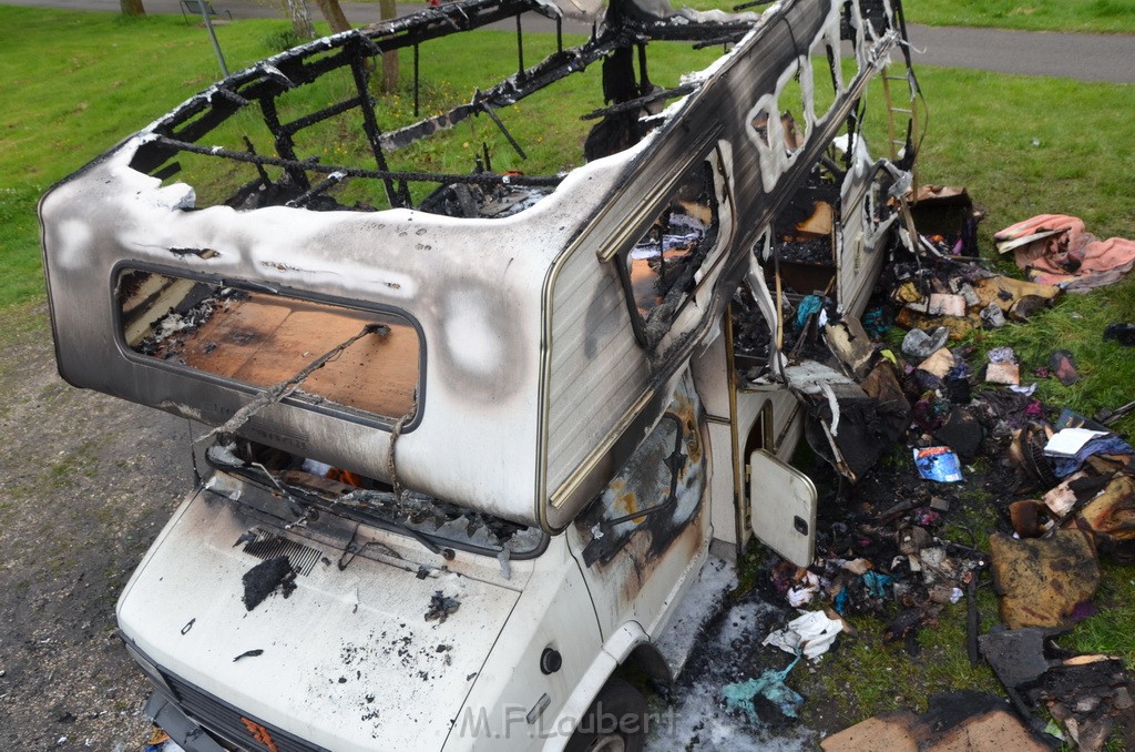 Wohnmobil ausgebrannt Koeln Porz Linder Mauspfad P121.JPG - Miklos Laubert